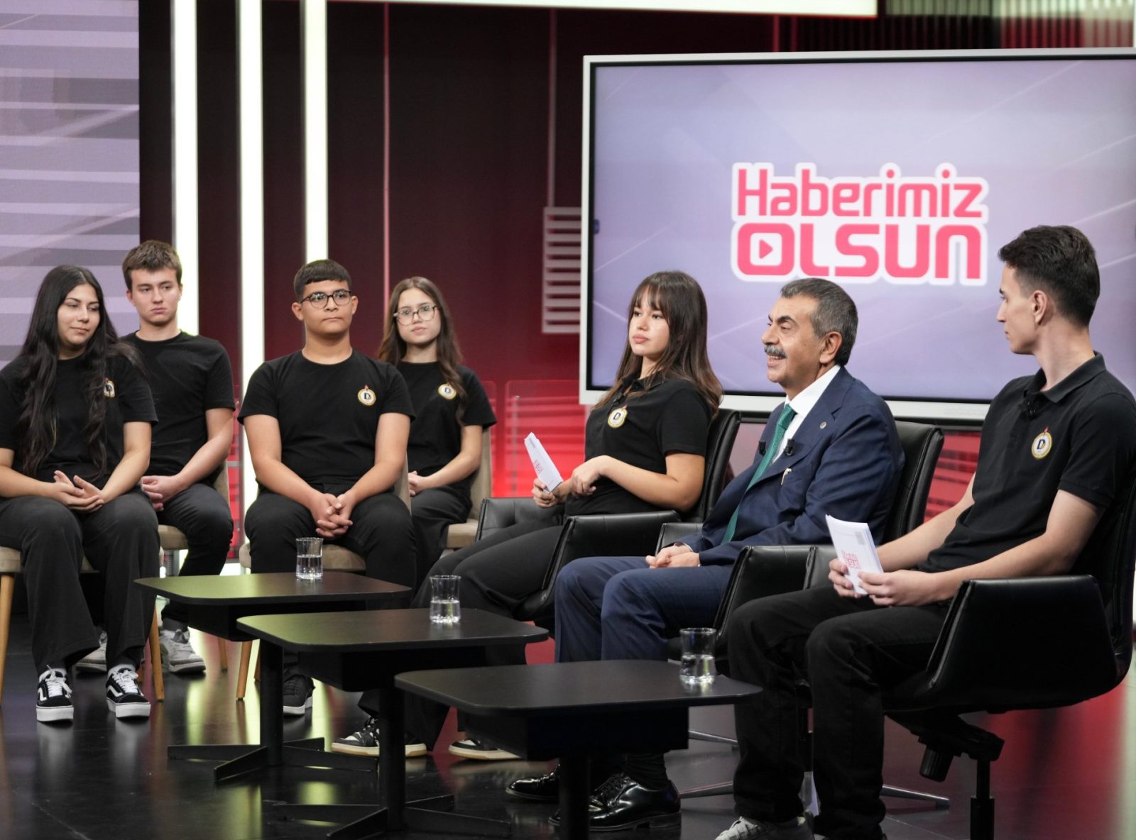 Bakan Tekin, "Haberimiz Olsun" Bülteninde Öğrencilerin Sorularını Yanıtladı