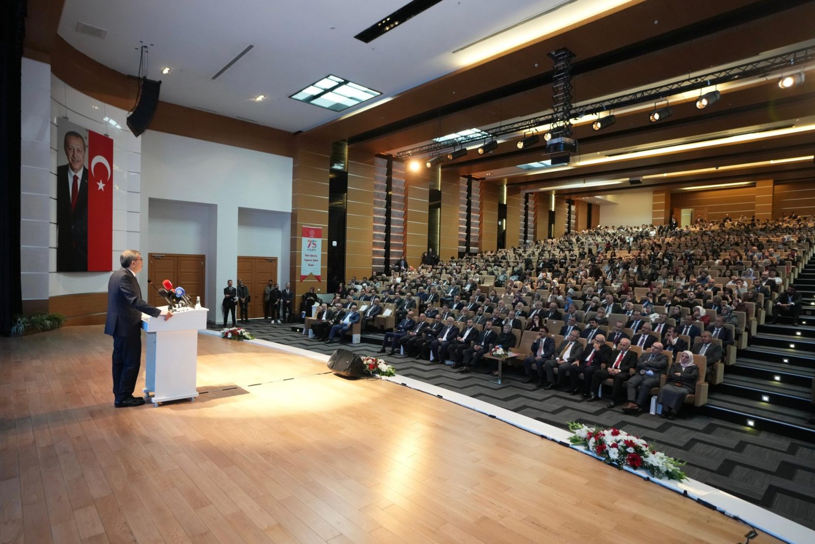 Bakan Tekin, "İmam Hatip Okullarının Yeniden Açılışının 75. Yıl Dönümü Programı"na Katıldı