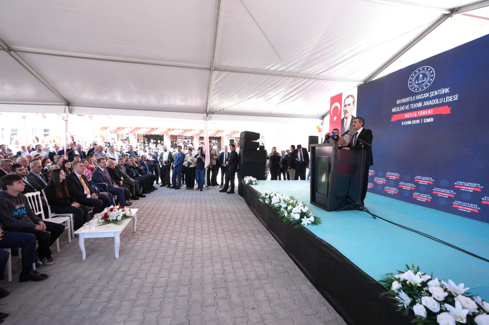 Bakan Tekin, İzmir'de Hayırsever Tarafından Yaptırılan Okulun Açılışına Katıldı