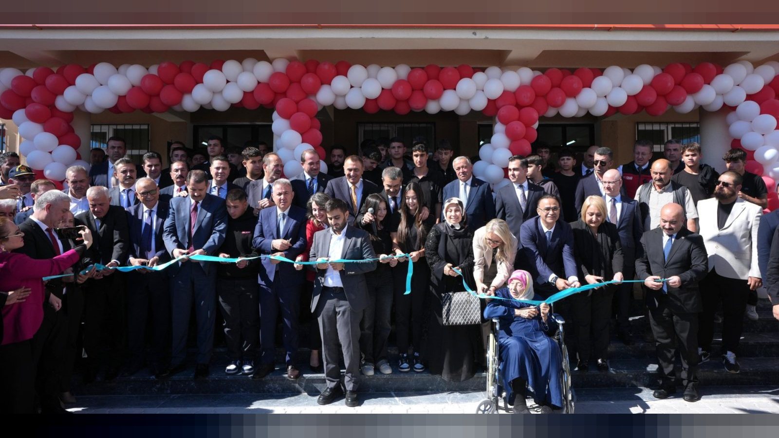 Bakan Tekin, İzmir'de Hayırsever Tarafından Yaptırılan Okulun Açılışına Katıldı