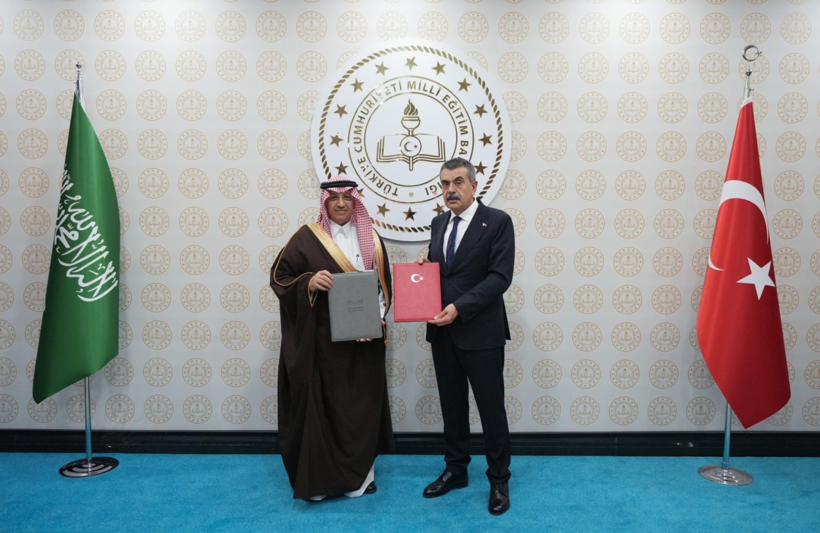 Bakan Tekin, Suudi Arabistan Eğitim Bakanı El-Benyan'la Görüştü