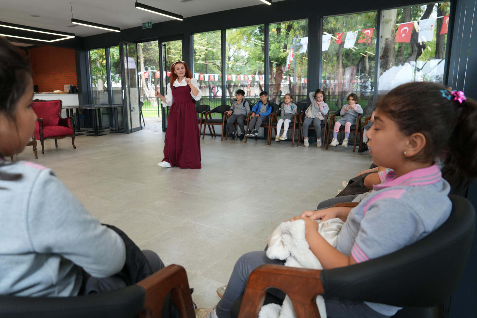 Büyükşehir, Edebiyat Şehri’nde Çocukların Dünyasını Kitaplarla Renklendiriyor