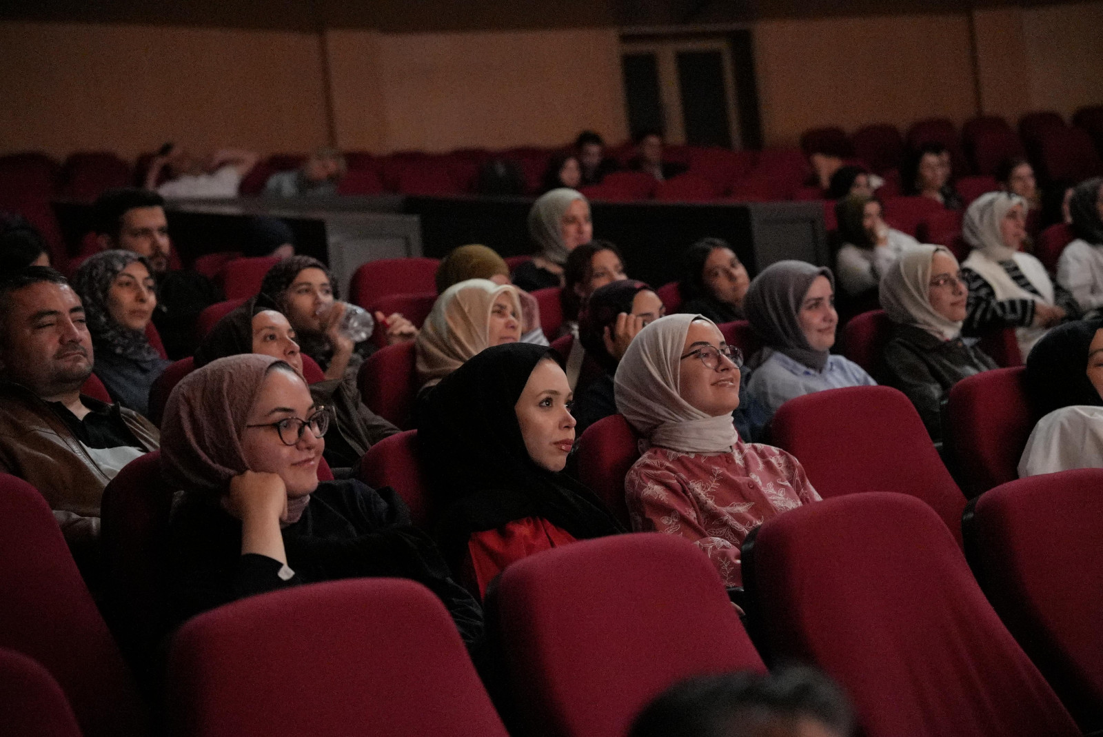 Büyükşehir’den Tiyatroseverlere Kahkaha Dolu Akşam