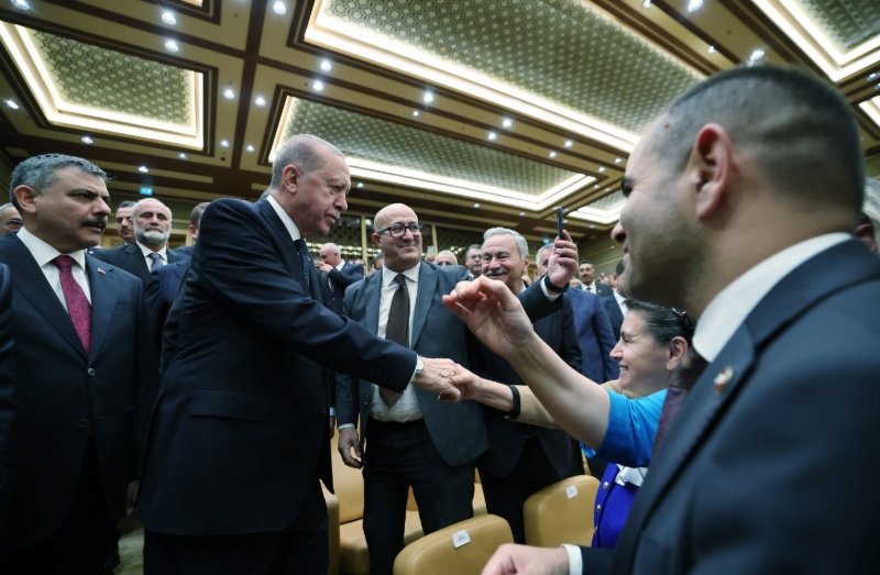 Erdoğan: “Türkiye'nin kılına zarar gelmemesi için gecemizi gündüzümüze katıyoruz”