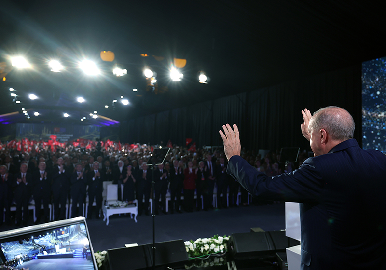 Erdoğan: “Türkiye’ye çağ atlattığımız alanların başında ulaştırma yatırımları bulunuyor”