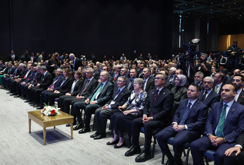 Erdoğan: “Yatırımlarımızla, teşviklerimizle sağlık altyapımızı güçlendirmek için yoğun gayret sarf ediyoruz”
