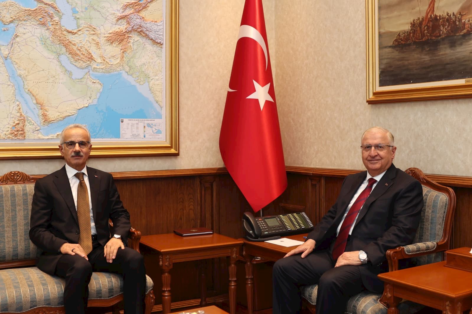 Millî Savunma Bakanı Yaşar Güler ile Ulaştırma ve Altyapı Bakanı Abdulkadir Uraloğlu, Millî Savunma Bakanlığında Bir Araya Geldi