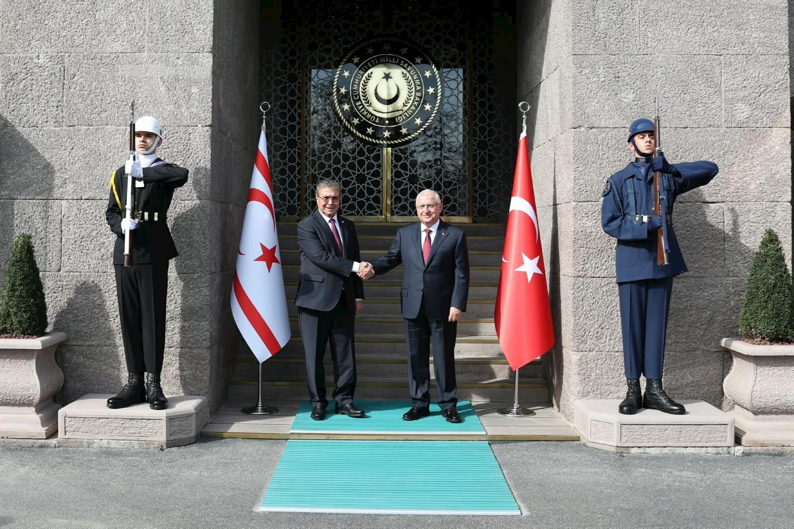 Millî Savunma Bakanı Yaşar Güler, Kuzey Kıbrıs Türk Cumhuriyeti Başbakanı Ünal Üstel ile Bir Araya Geldi