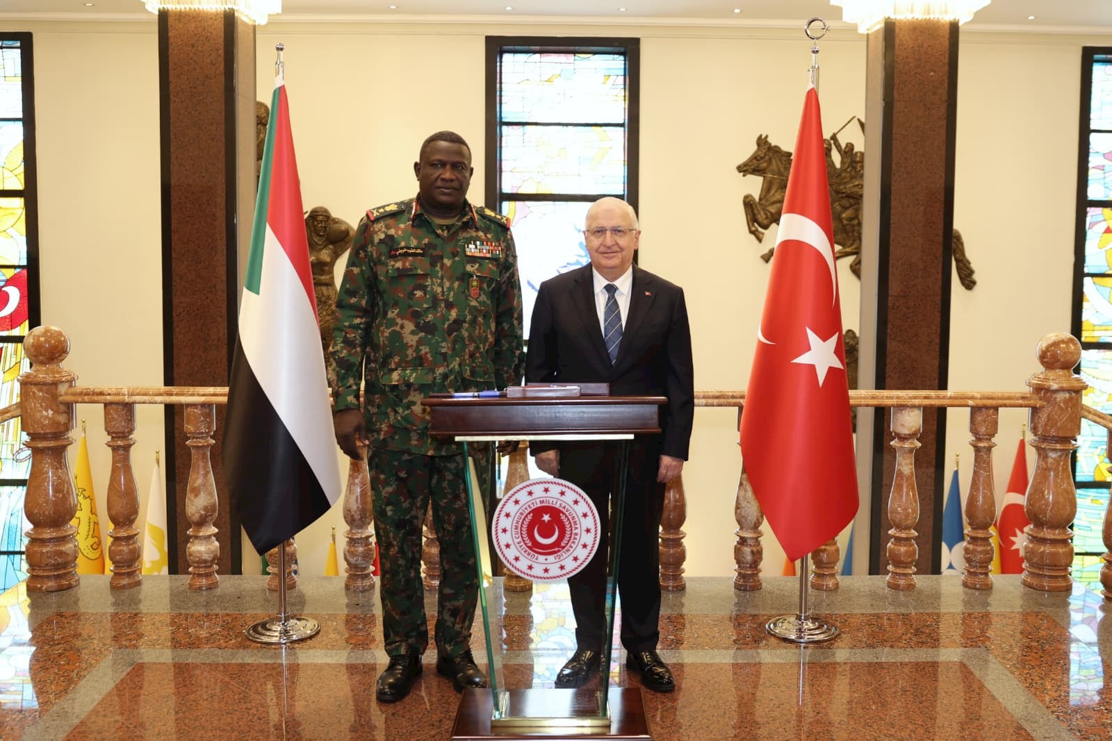Millî Savunma Bakanı Yaşar Güler, Sudan Kara Kuvvetleri Komutanı Korgeneral Malik Altayeb Khogali Alneil’i Kabul Etti