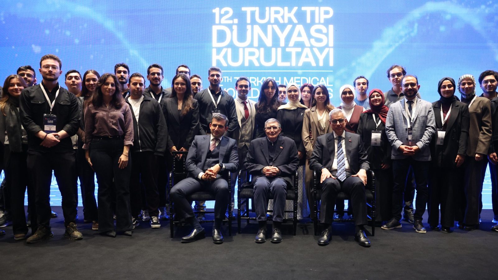 Sağlık Bakanı Memişoğlu 12. Türk Tıp Dünyası Kurultayı’nda Gençlerle Buluştu