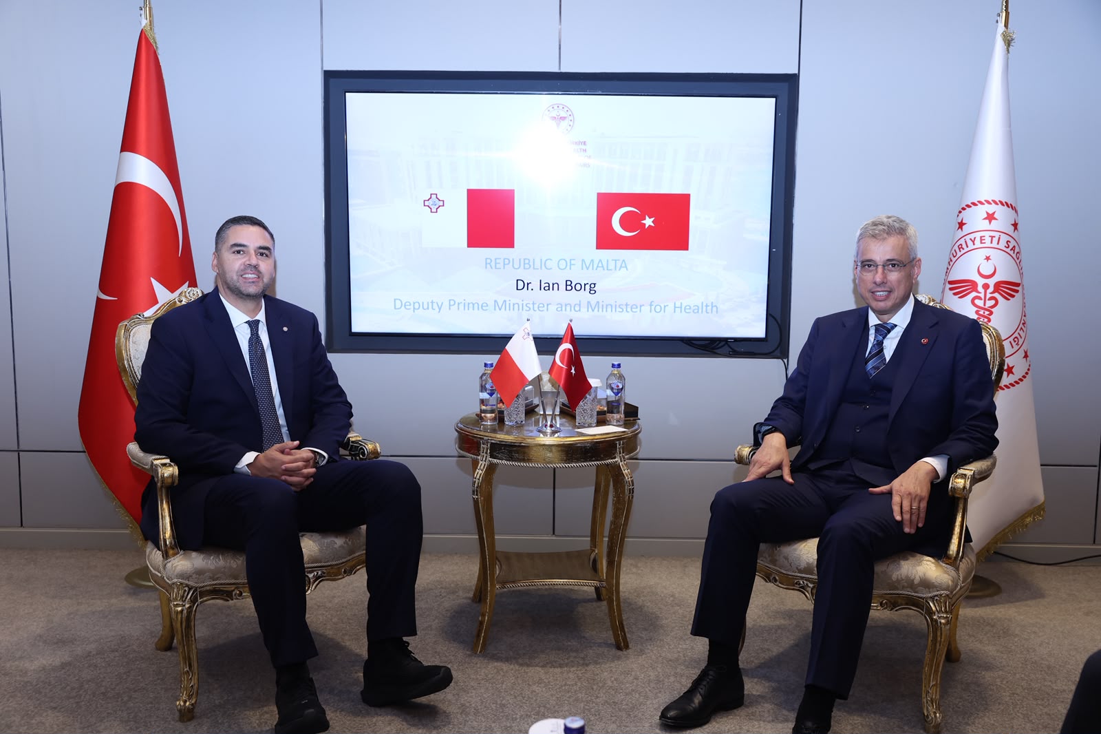 Sağlık Bakanı Memişoğlu 12. Türk Tıp Dünyası Kurultayı’nda İkili Görüşmeler Yaptı