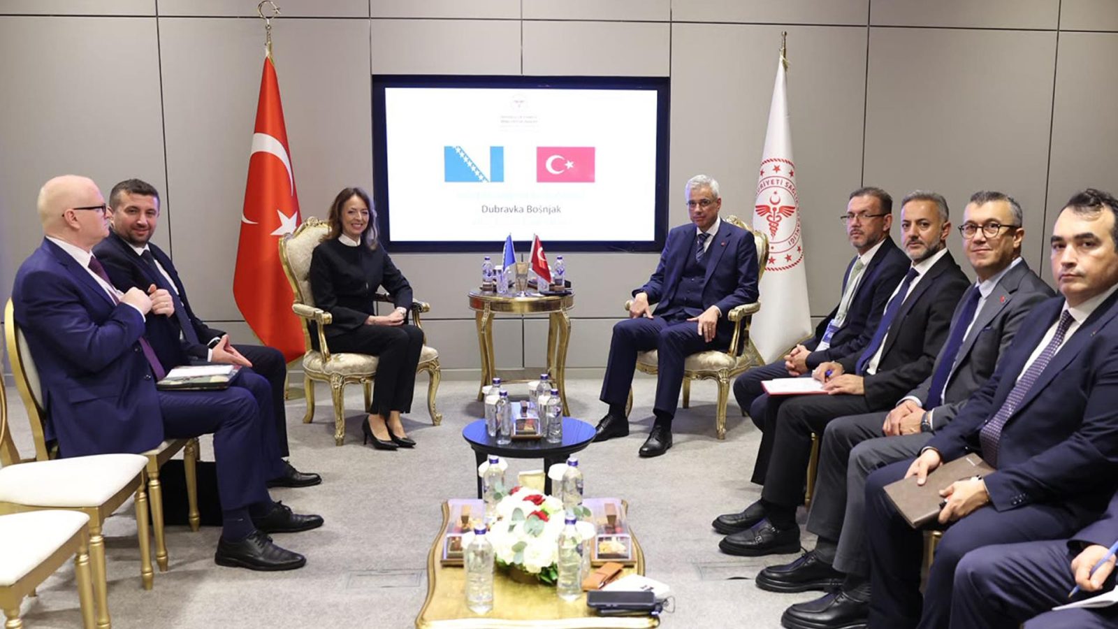 Sağlık Bakanı Memişoğlu 12. Türk Tıp Dünyası Kurultayı’nda İkili Görüşmeler Yaptı