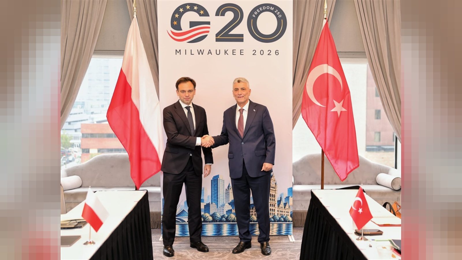 Ticaret Bakanı Ömer Bolat, G20 Zirvesi’nde Polonyalı Mevkidaşı Domański ile Kapsamlı Bir Görüşme Gerçekleştirdi 01.10.2026