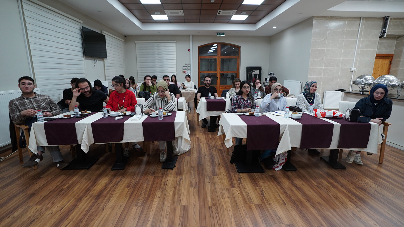 Uluslararası Yazarlar Tecrübelerini Gençlerle Paylaştı